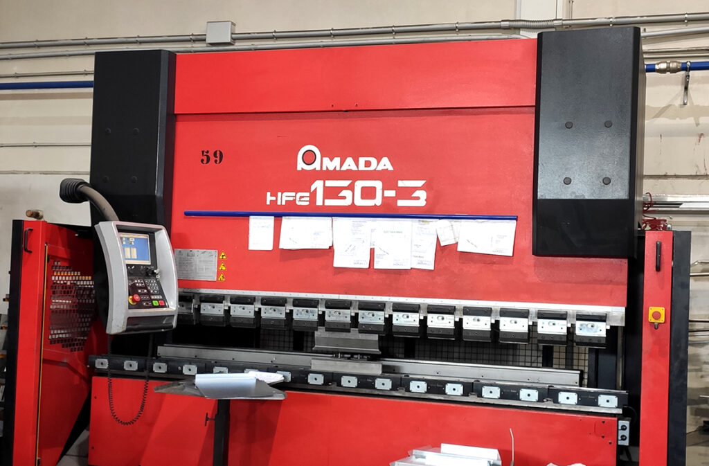 Implantación de una máquina
plegadora y la automatización de la línea de punzonado.